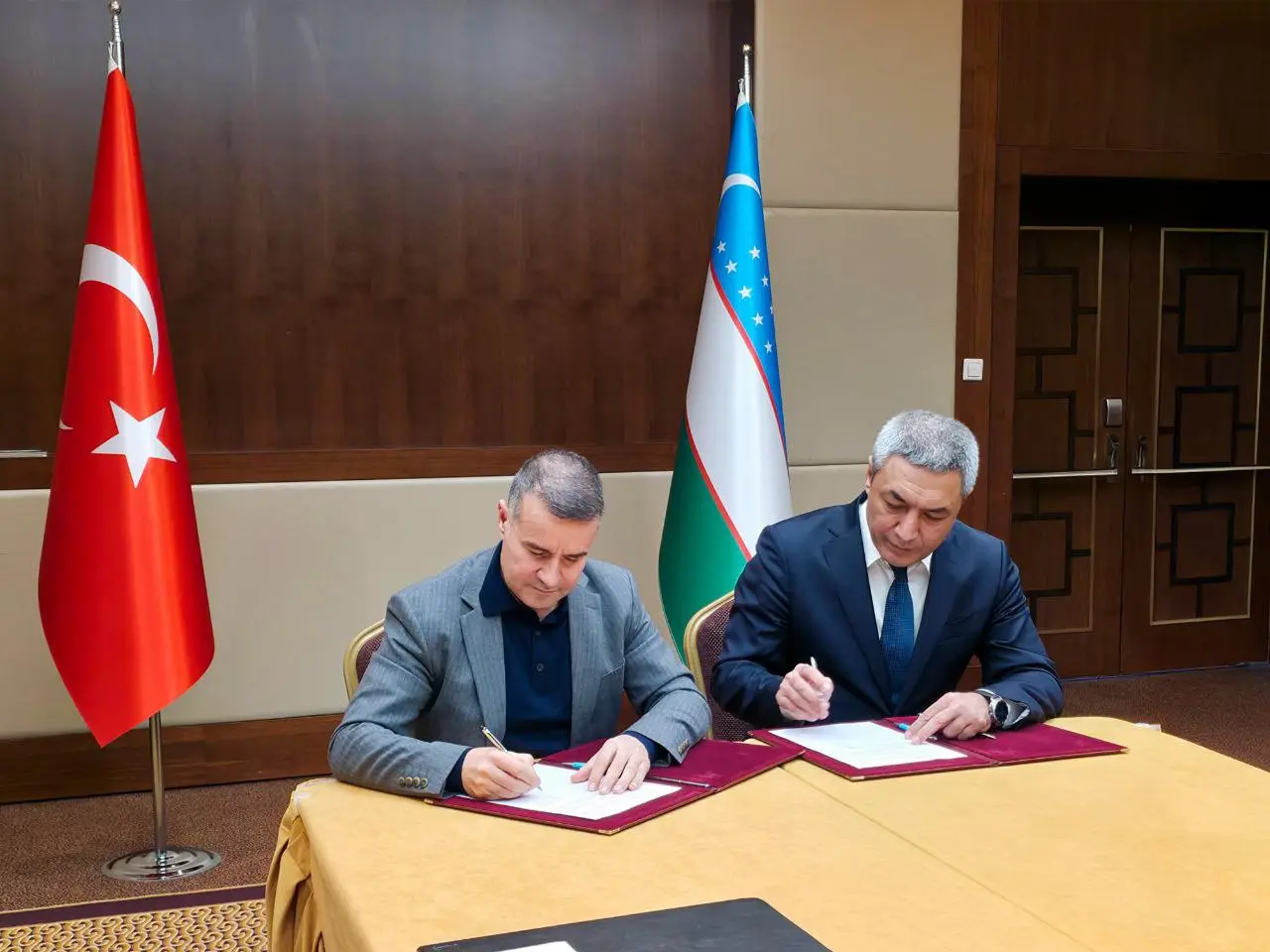 O‘zbekiston va Turkiya o‘rtasida yengil sanoat hamkorligi bo‘yicha memorandum imzolandi